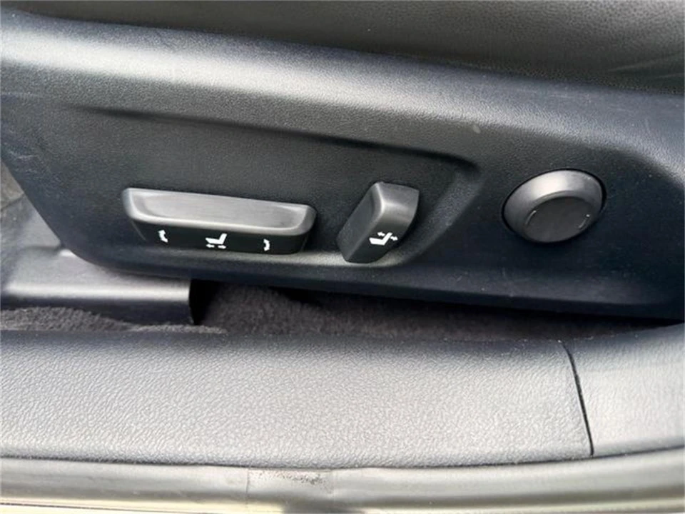 2016 Lexus IS 3rd Gen - Image 19 of 31