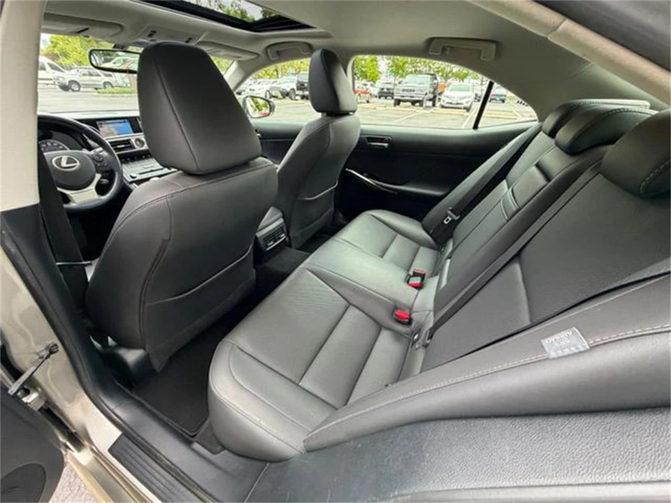 2016 Lexus IS 3rd Gen - Image 23 of 31