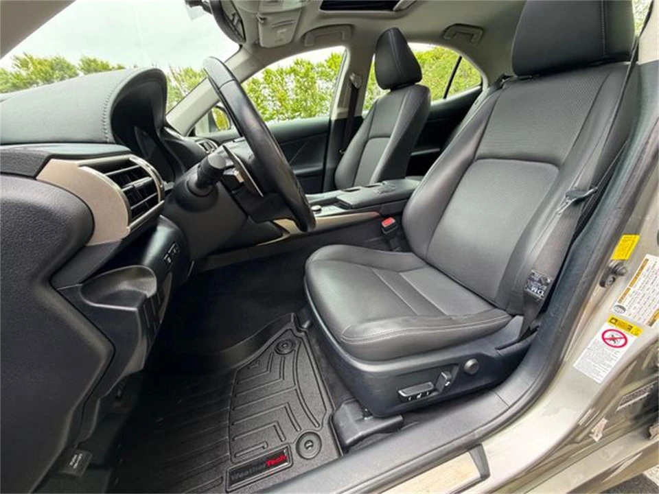 2016 Lexus IS 3rd Gen - Image 21 of 31