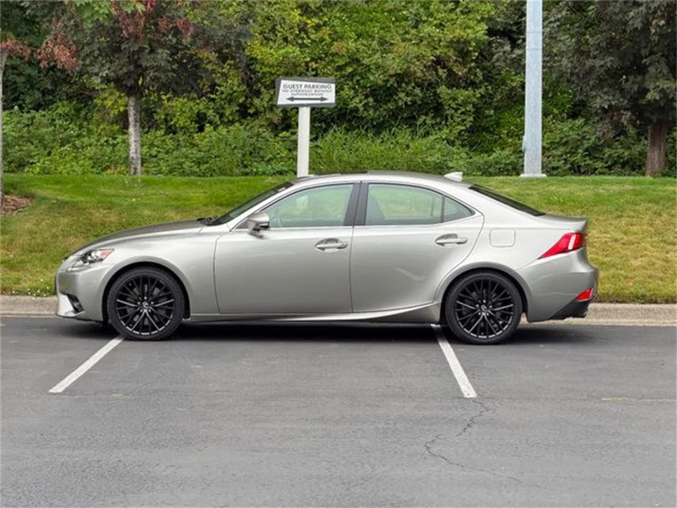 2016 Lexus IS 3rd Gen - Image 4 of 31