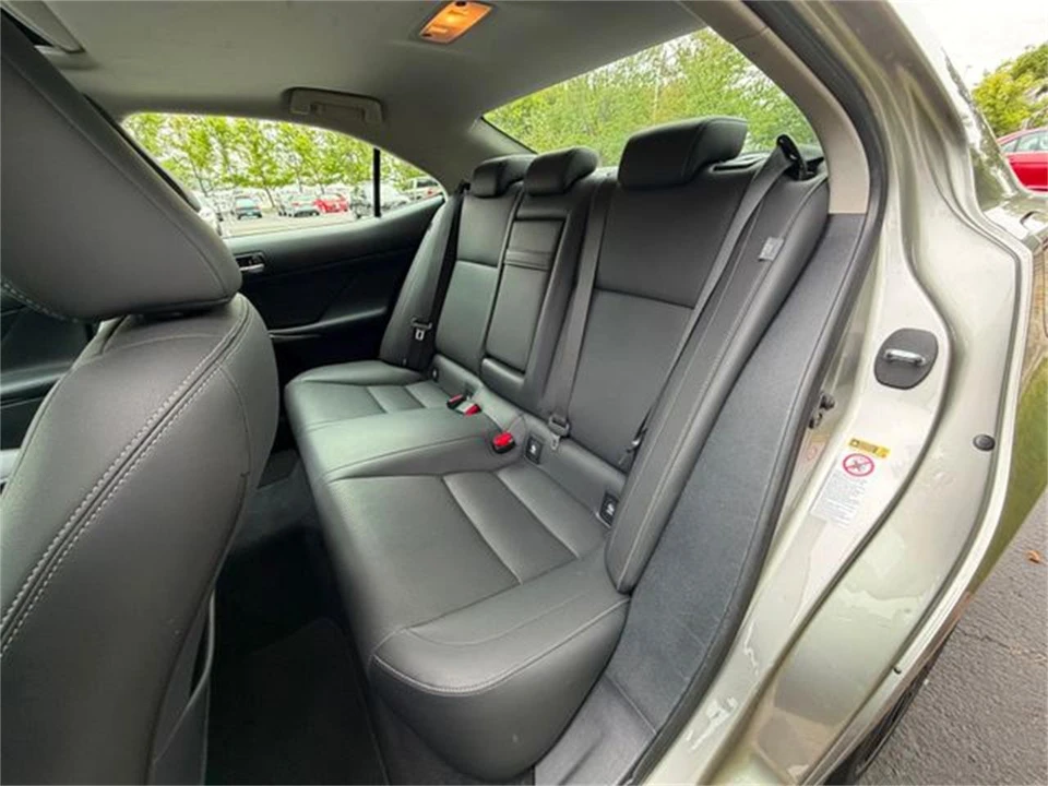2016 Lexus IS 3rd Gen - Image 24 of 31