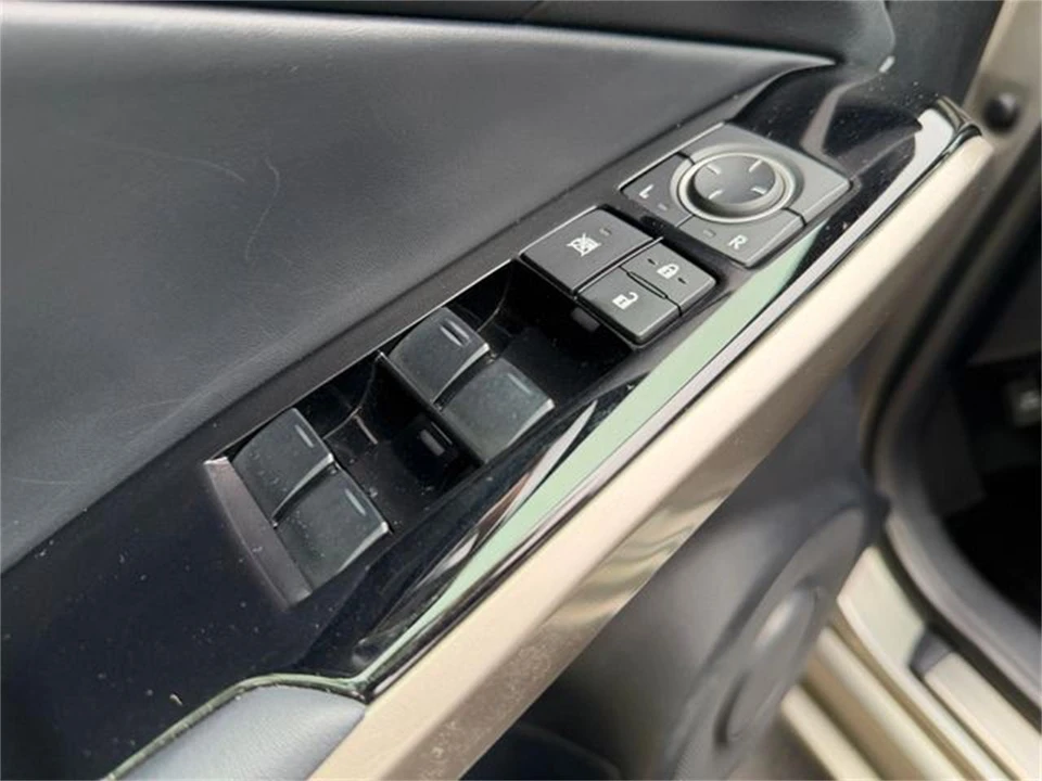 2016 Lexus IS 3rd Gen - Image 18 of 31