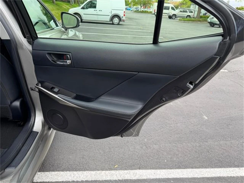 2016 Lexus IS 3rd Gen - Image 28 of 31