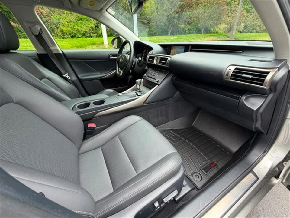 2016 Lexus IS 3rd Gen - Image 26 of 31