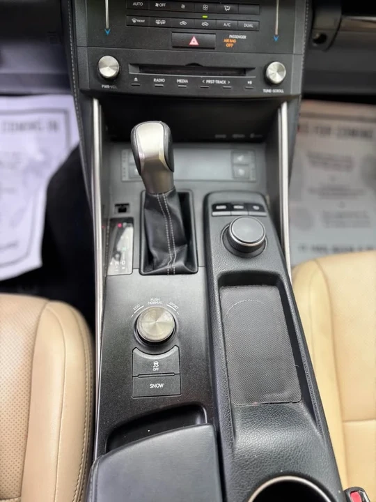 2016 Lexus IS 3rd Gen - Image 19 of 20