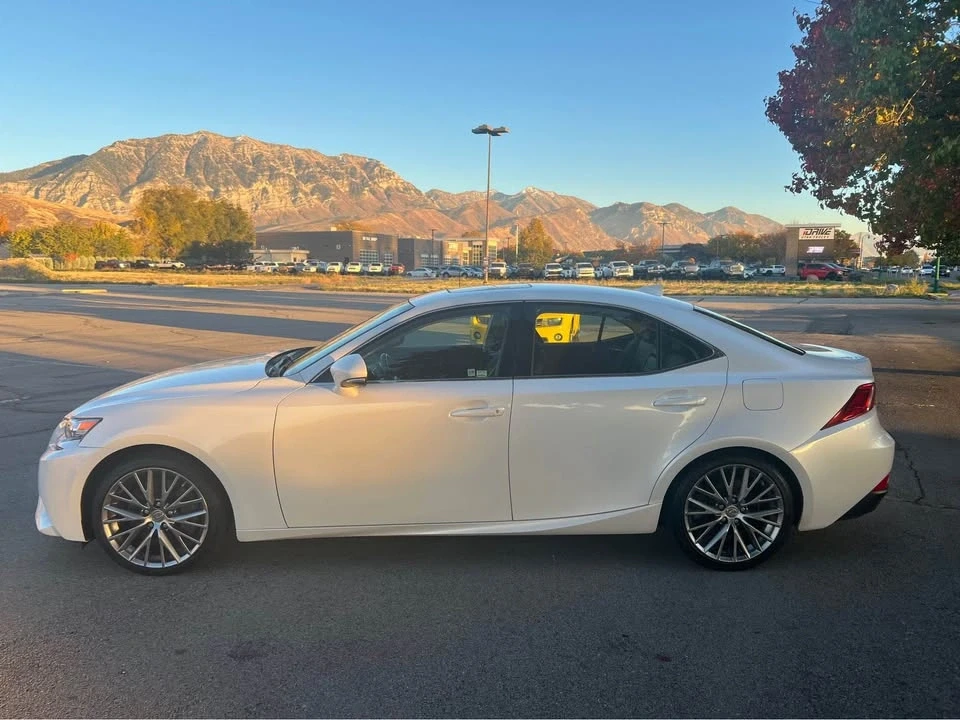 2016 Lexus IS 3rd Gen - Image 5 of 20