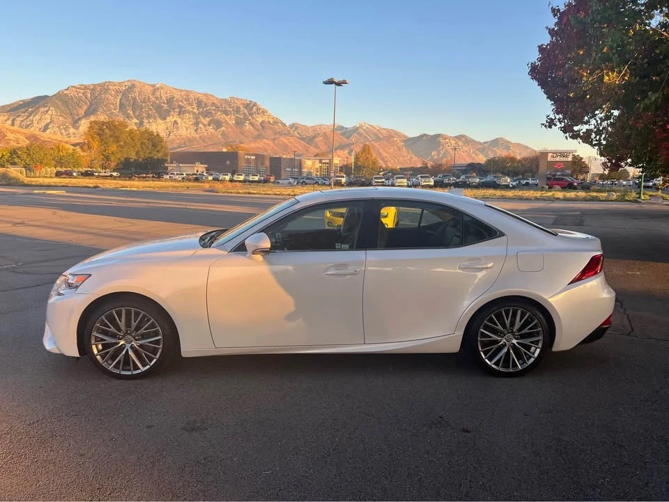 2016 Lexus IS 3rd Gen - Image 4 of 20