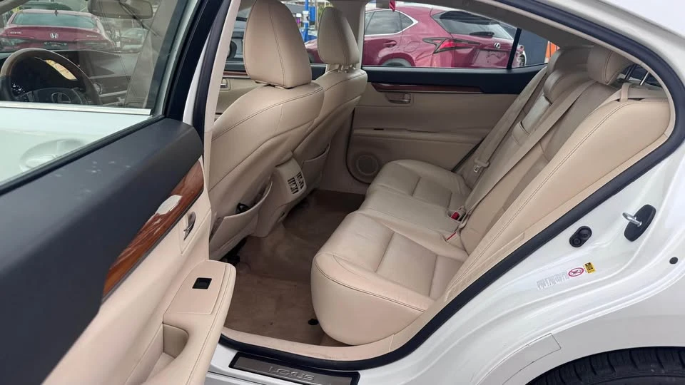 2016 Lexus IS 3rd Gen - Image 14 of 18
