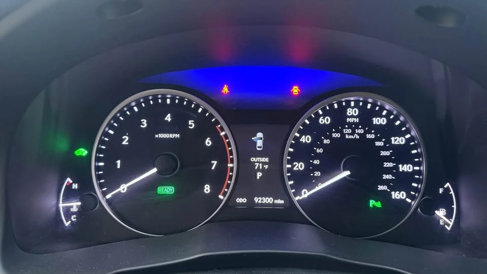 2016 Lexus IS 3rd Gen - Image 17 of 18