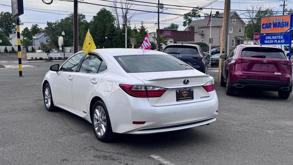 2016 Lexus IS 3rd Gen - Image 5 of 18