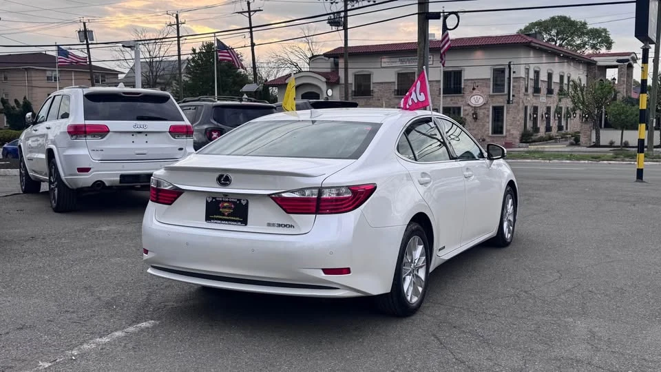 2016 Lexus IS 3rd Gen - Image 4 of 18