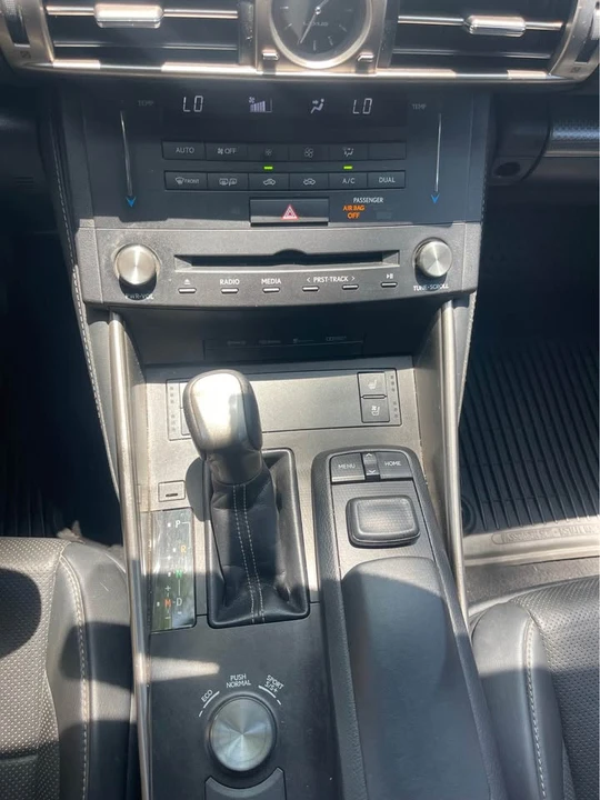 2016 Lexus IS 3rd Gen - Image 18 of 19