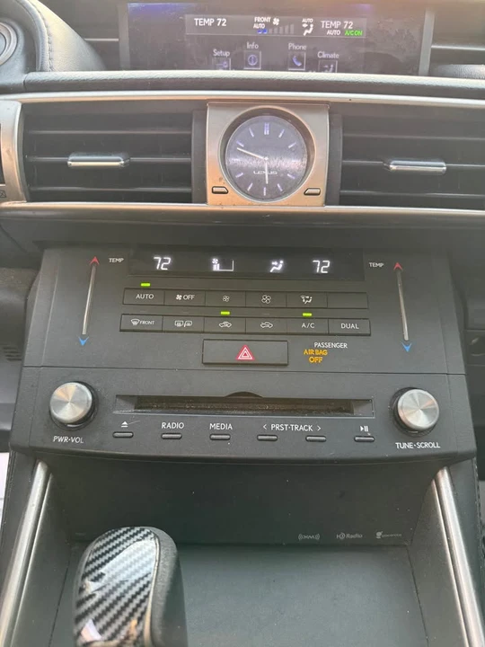 2016 Lexus IS - Image 14 of 20