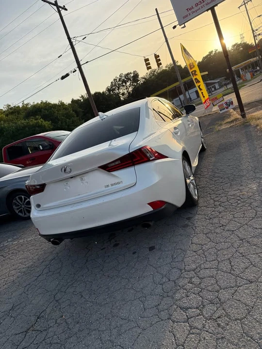 2016 Lexus IS - Image 5 of 20