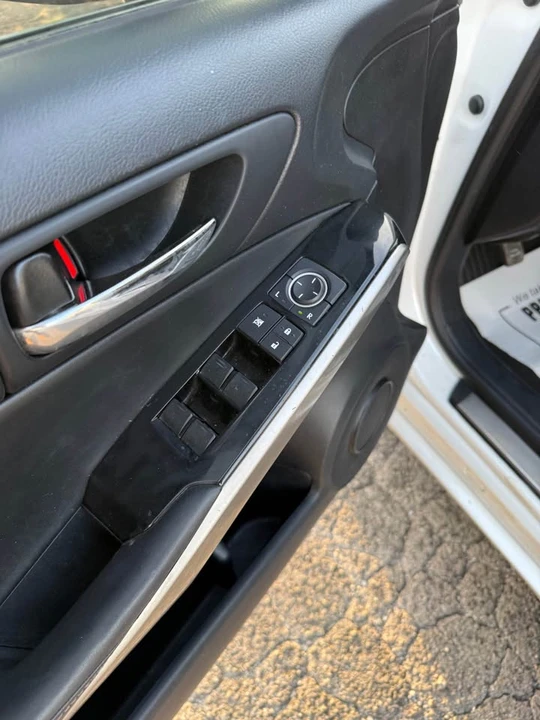 2016 Lexus IS - Image 19 of 20