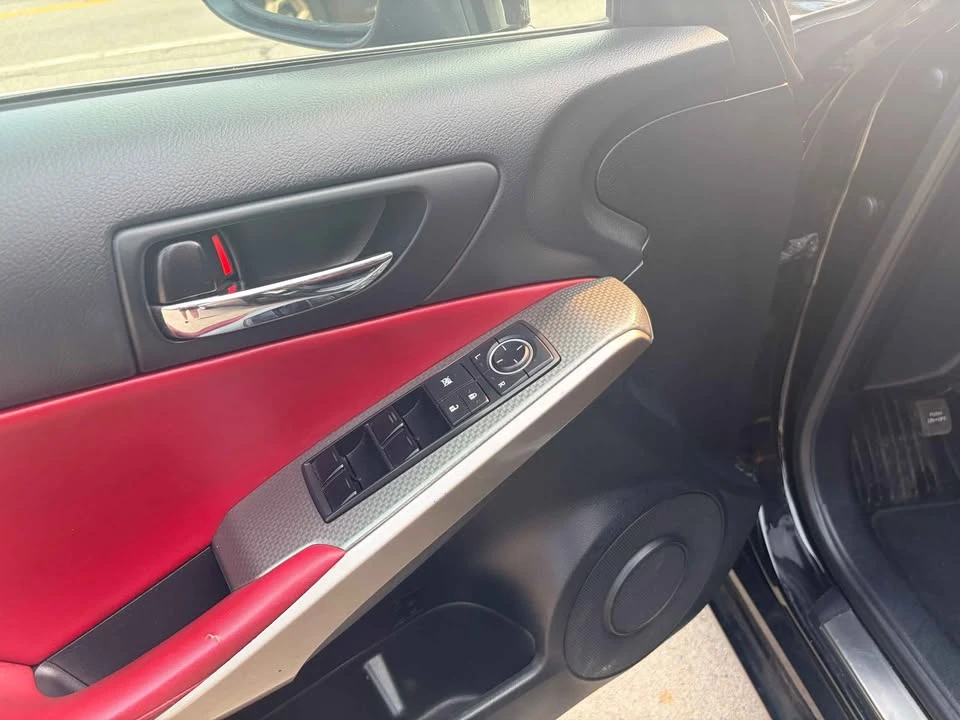 2016 Lexus IS 3rd Gen - Image 5 of 11