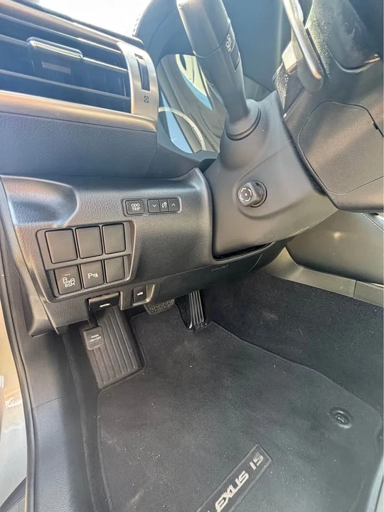 2016 Lexus IS 3rd Gen - Image 16 of 20