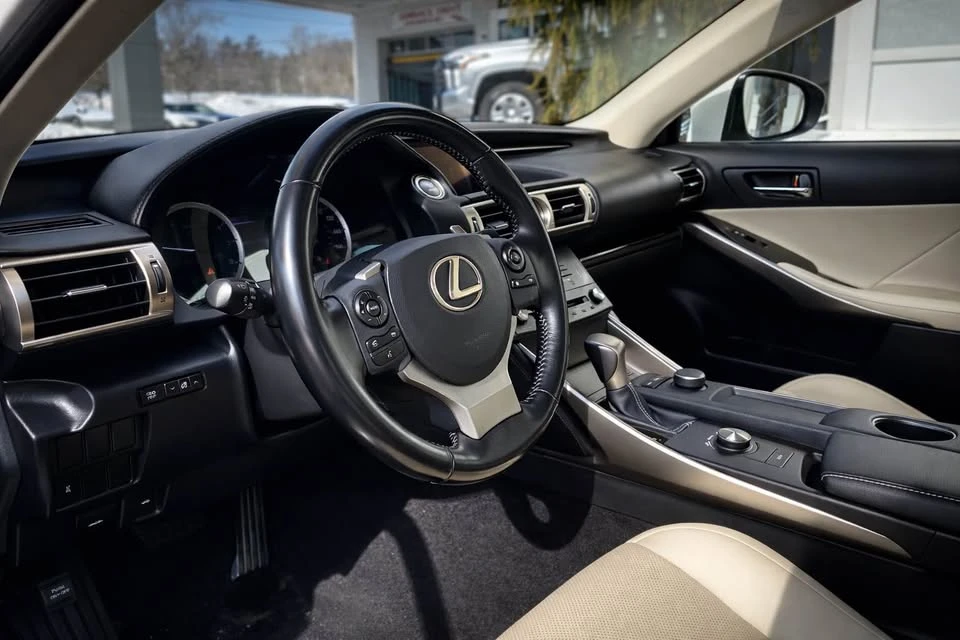 2016 Lexus IS 3rd Gen - Image 4 of 7