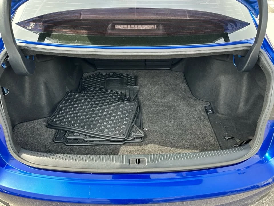 2016 Lexus IS 3rd Gen - Image 18 of 19