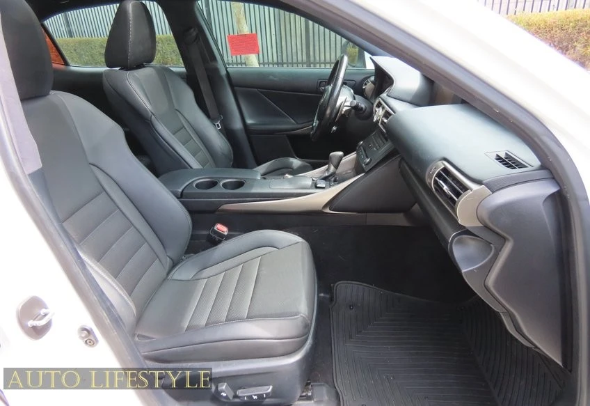 2016 Lexus IS 3rd Gen - Image 26 of 31