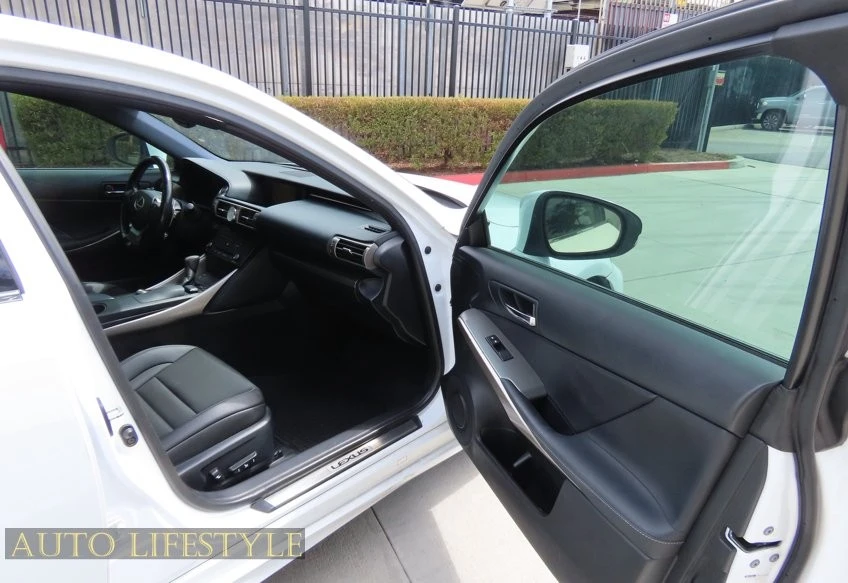 2016 Lexus IS 3rd Gen - Image 25 of 31