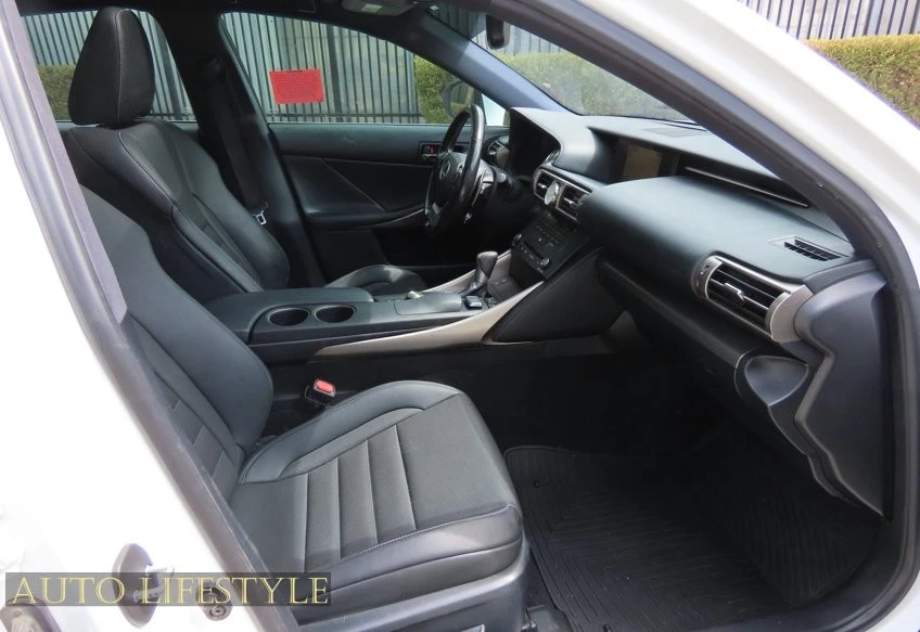 2016 Lexus IS 3rd Gen - Image 24 of 31