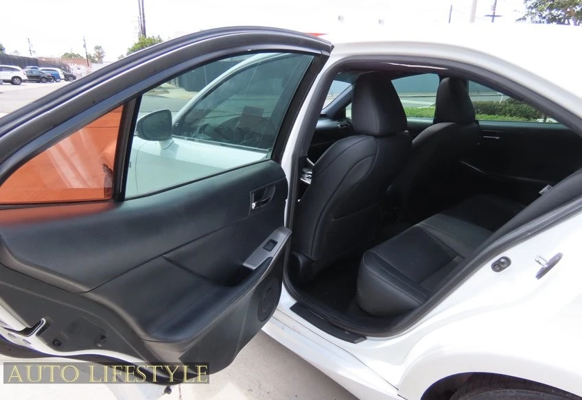2016 Lexus IS 3rd Gen - Image 27 of 31