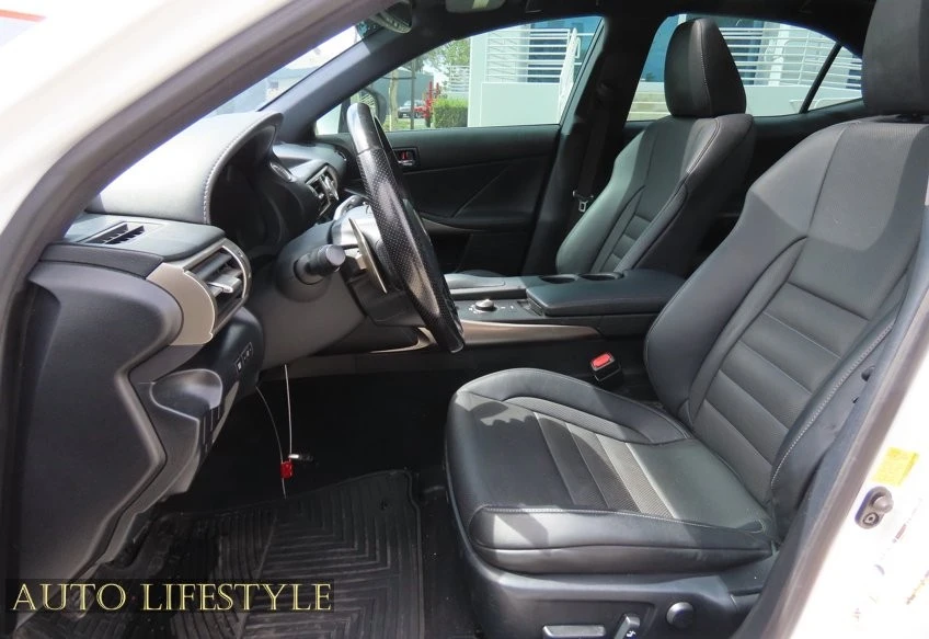 2016 Lexus IS 3rd Gen - Image 22 of 31