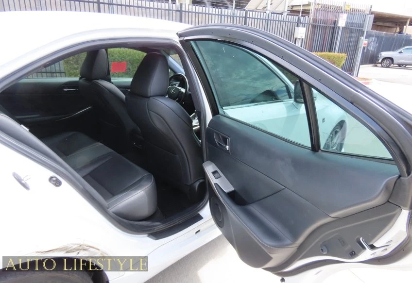 2016 Lexus IS 3rd Gen - Image 28 of 31