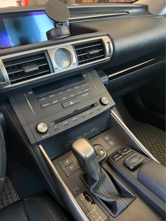 2016 Lexus IS 3rd Gen - Image 4 of 8