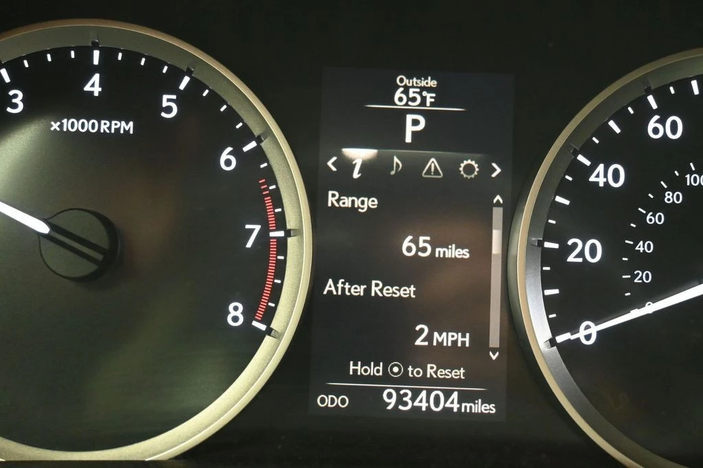 2016 Lexus IS 3rd Gen - Image 16 of 31