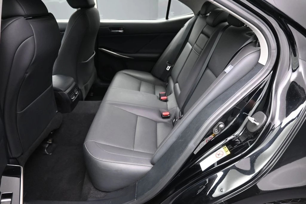 2016 Lexus IS 3rd Gen - Image 22 of 31