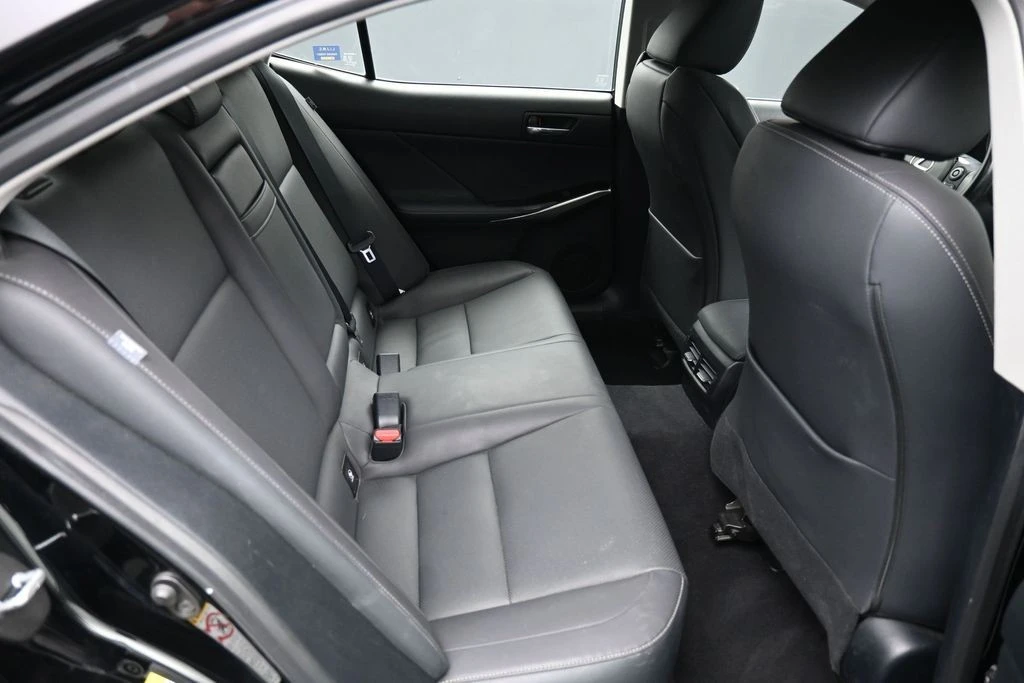 2016 Lexus IS 3rd Gen - Image 25 of 31