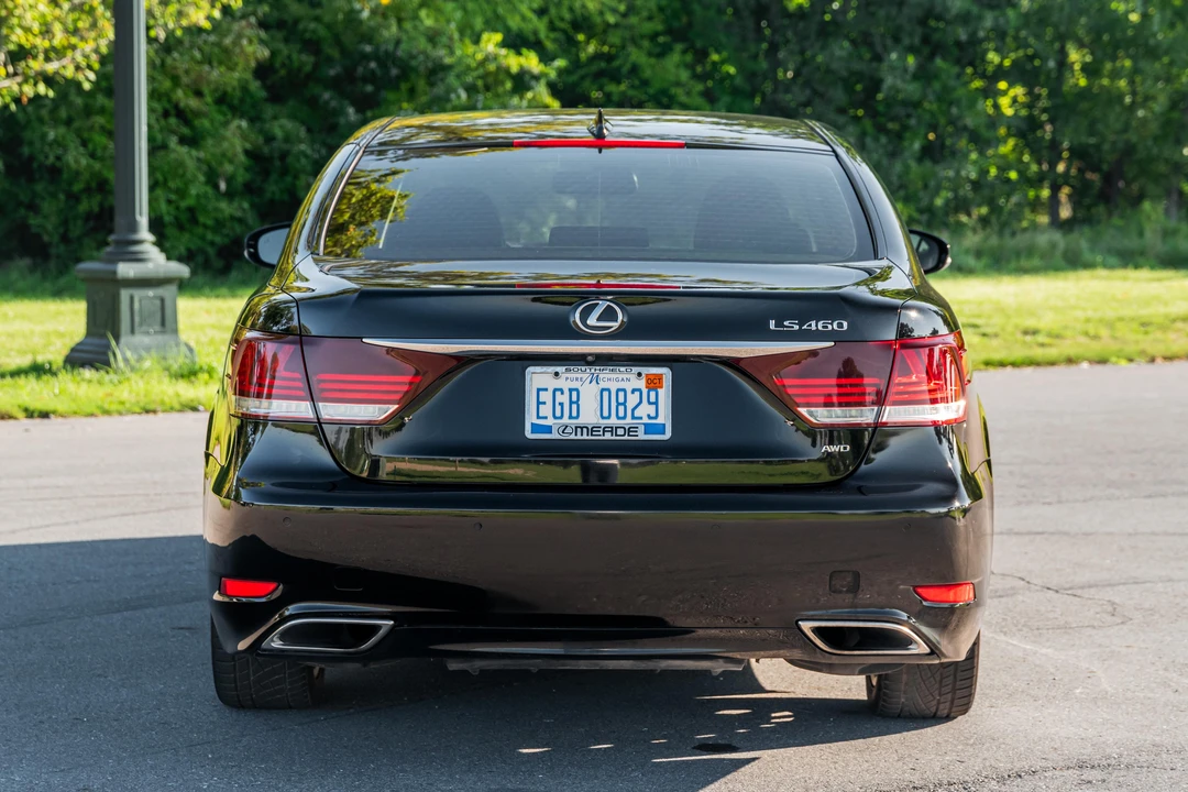 2016 Lexus LS 4th Gen - Image 16 of 31