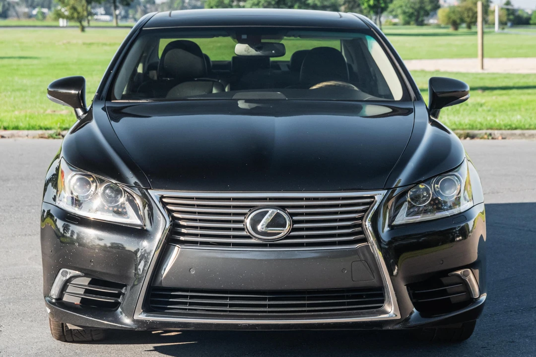 2016 Lexus LS 4th Gen - Image 2 of 31