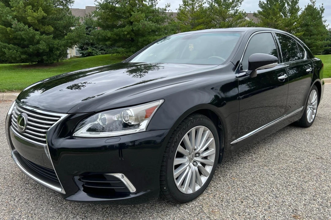 2016 Lexus LS 4th Gen - Image 8 of 31