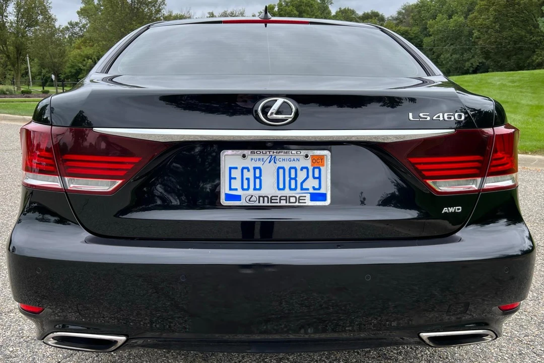 2016 Lexus LS 4th Gen - Image 5 of 31