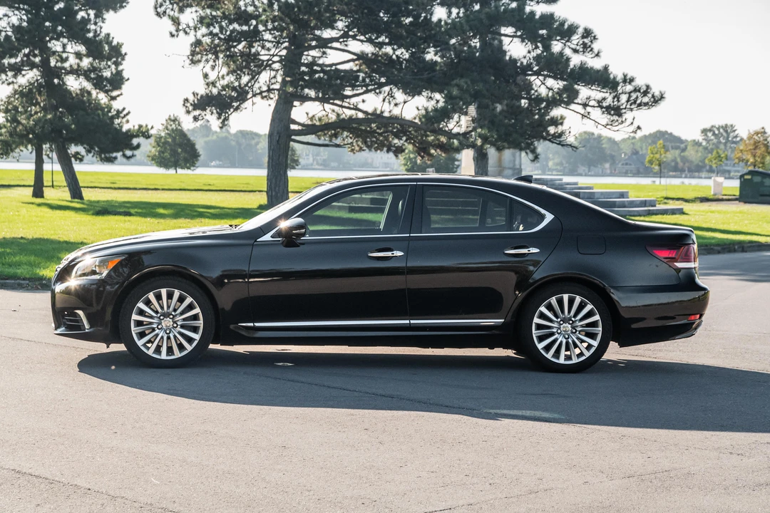 2016 Lexus LS 4th Gen - Image 11 of 31