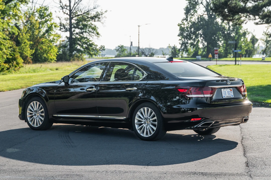 2016 Lexus LS 4th Gen - Image 13 of 31