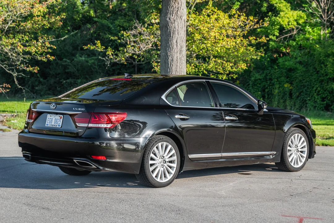 2016 Lexus LS 4th Gen - Image 18 of 31
