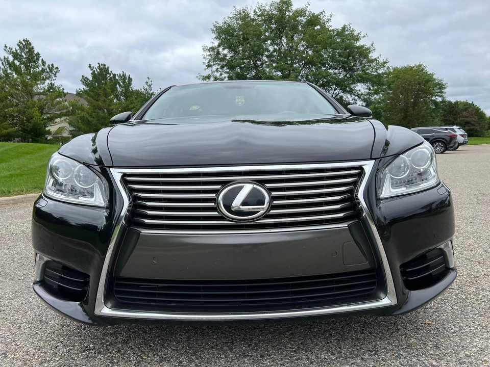 2016 Lexus LS 4th Gen - Image 6 of 31