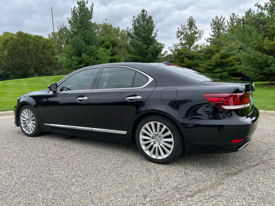 2016 Lexus LS 4th Gen - Image 12 of 31