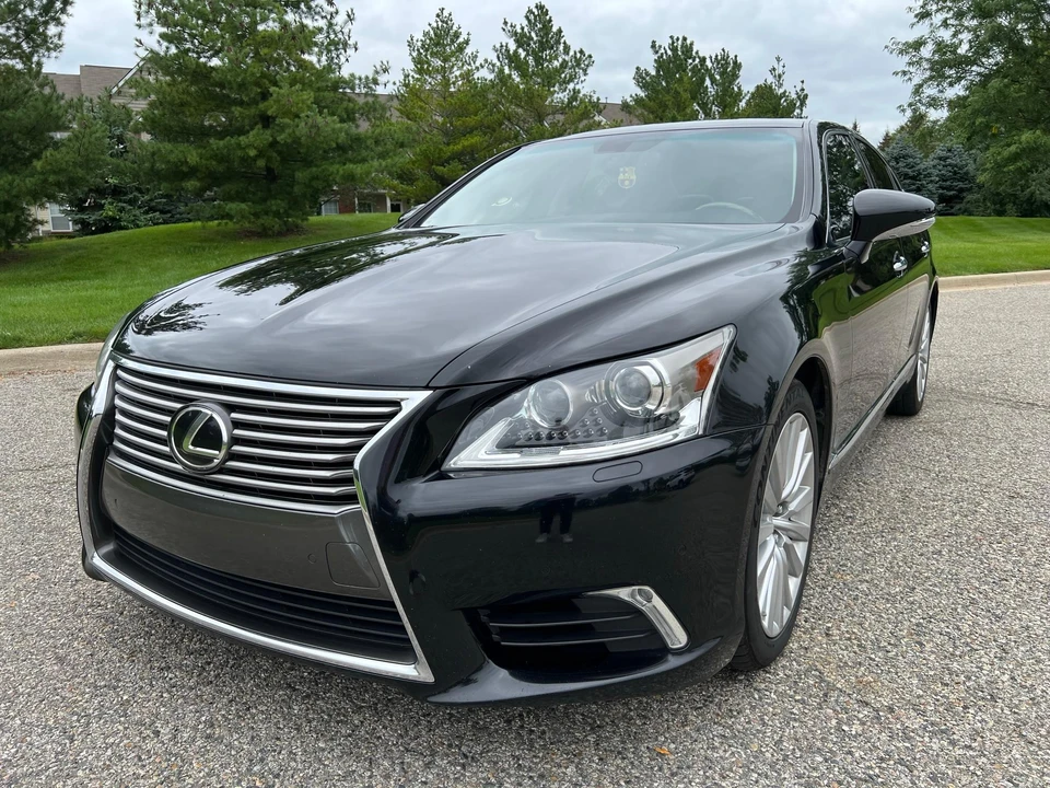 2016 Lexus LS 4th Gen - Image 7 of 31