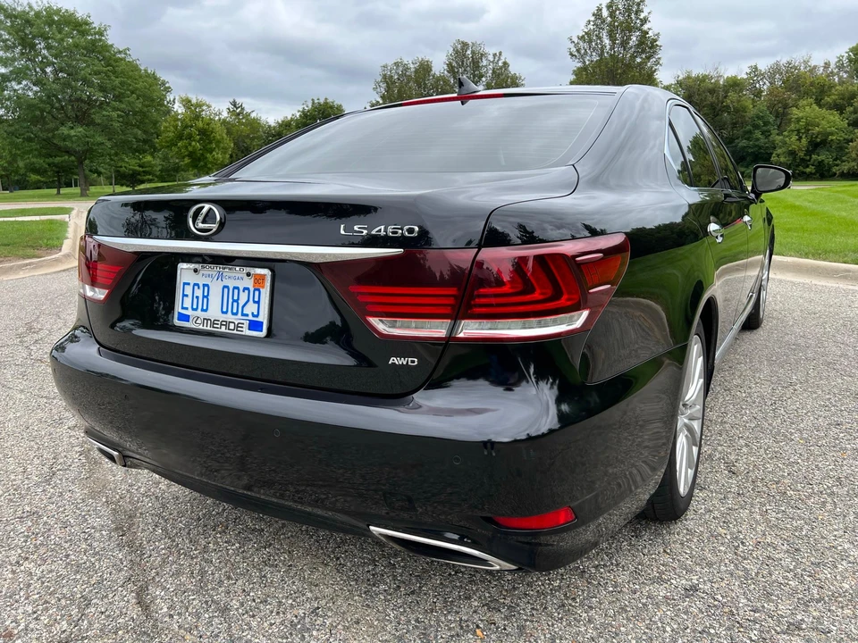 2016 Lexus LS 4th Gen - Image 17 of 31