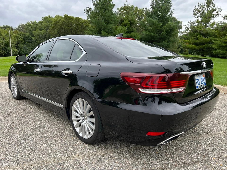 2016 Lexus LS 4th Gen - Image 14 of 31
