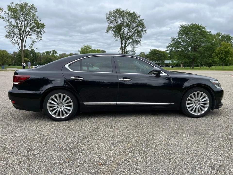 2016 Lexus LS 4th Gen - Image 21 of 31