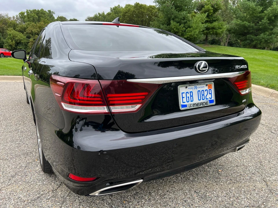 2016 Lexus LS 4th Gen - Image 15 of 31
