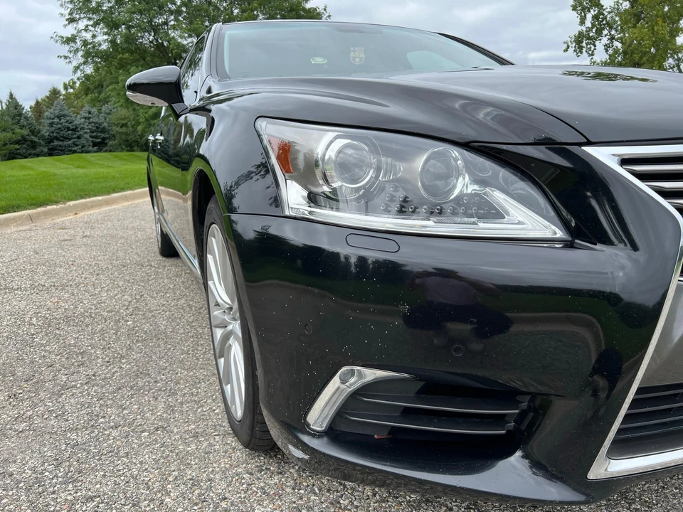 2016 Lexus LS 4th Gen - Image 26 of 31