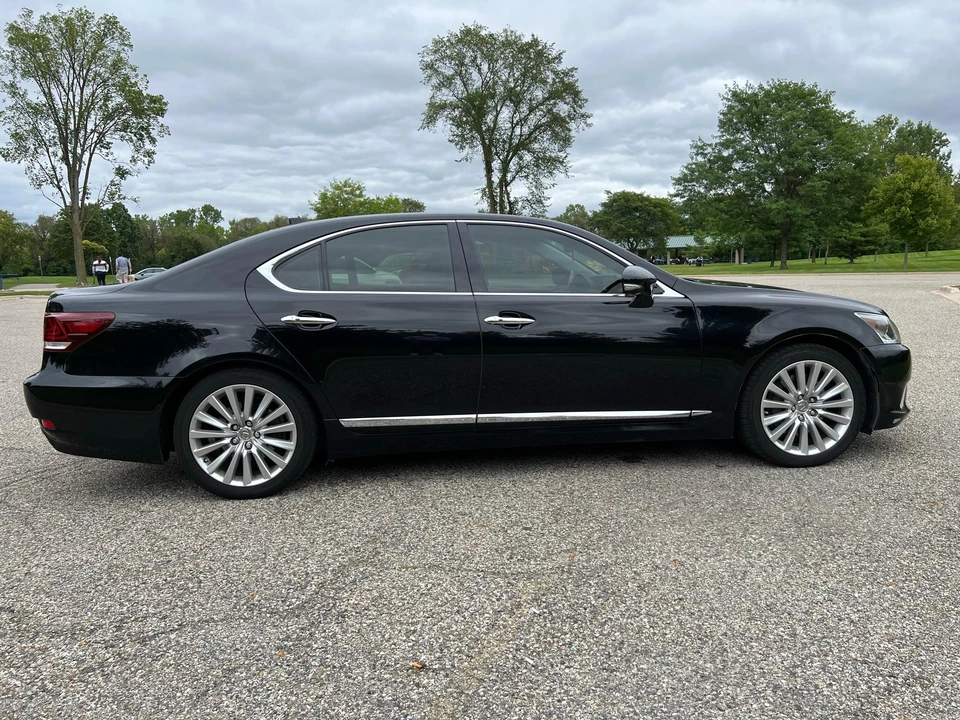 2016 Lexus LS 4th Gen - Image 20 of 31