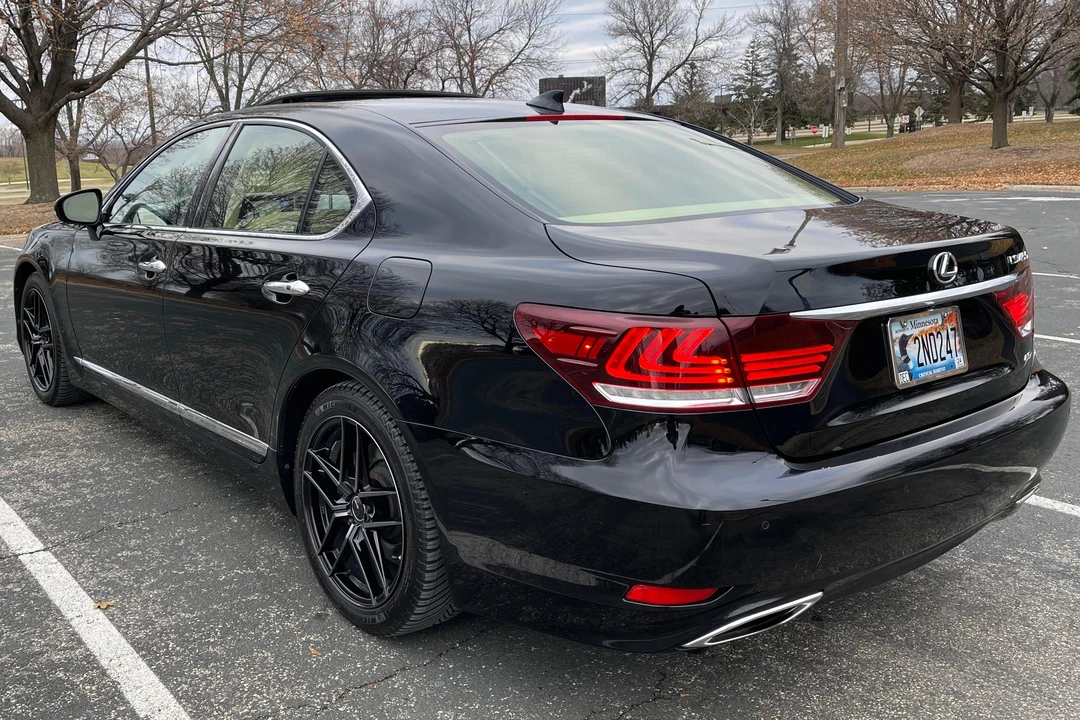 2016 Lexus LS 4th Gen - Image 4 of 31